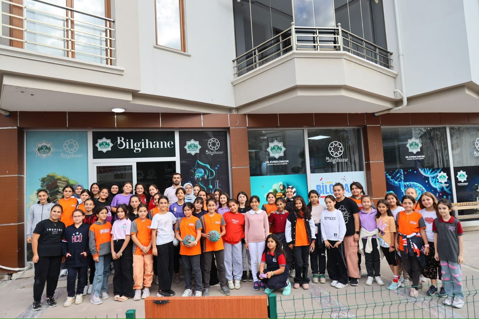 Bilgihanelerde 2 bin 500 öğrenciye ücretsiz eğitim