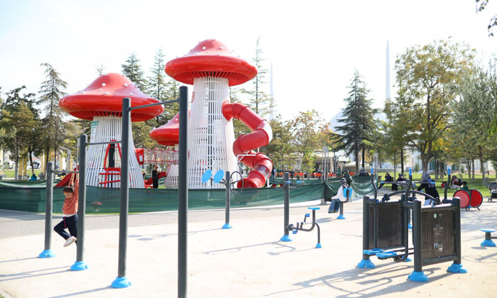 Güvenli ve modern oyun grupları Selçuklu Parkı’nı renklendirdi