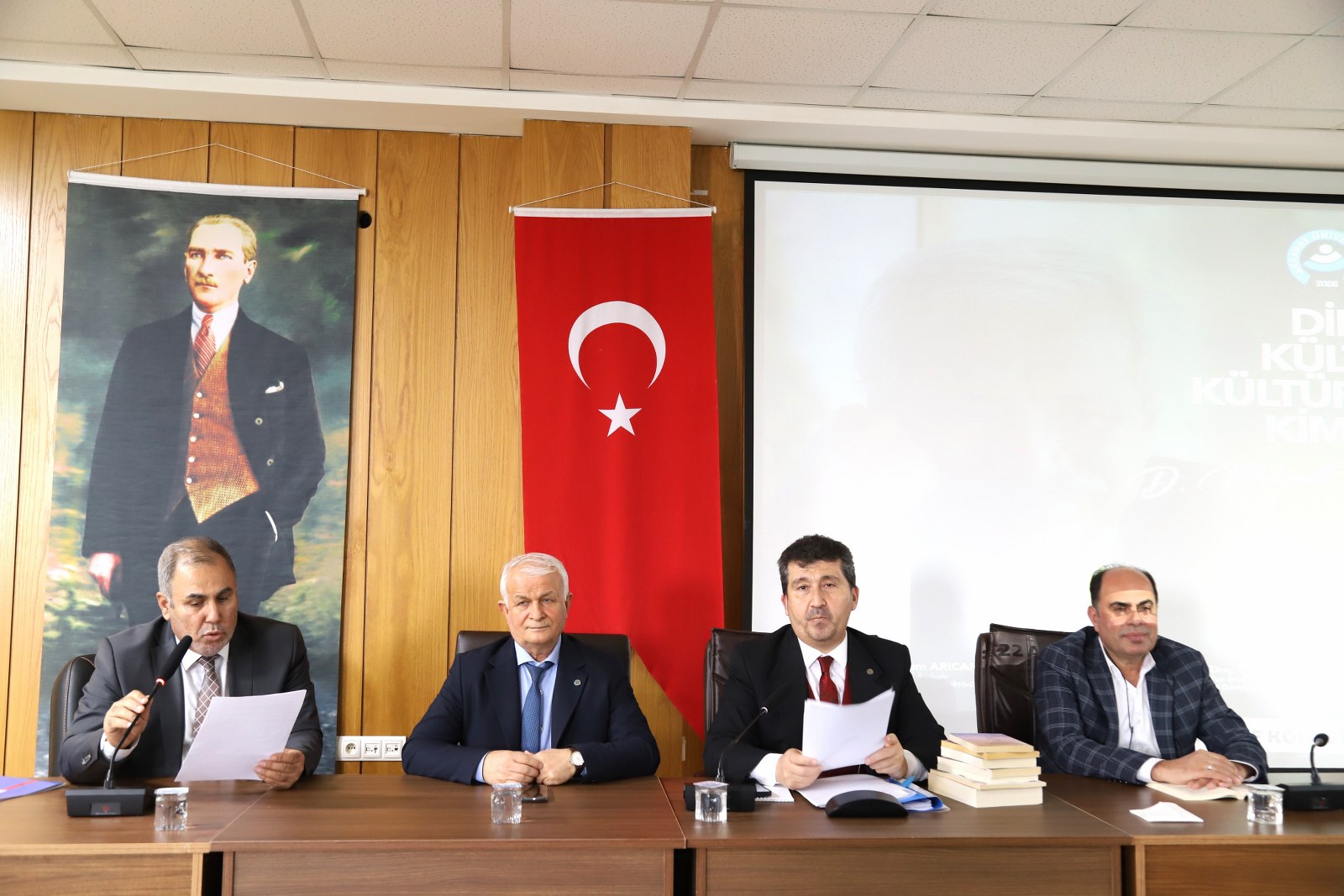 ASÜ’de düzenlenen panelde TYB’nin kurucusu D. Mehmet Doğan anıldı