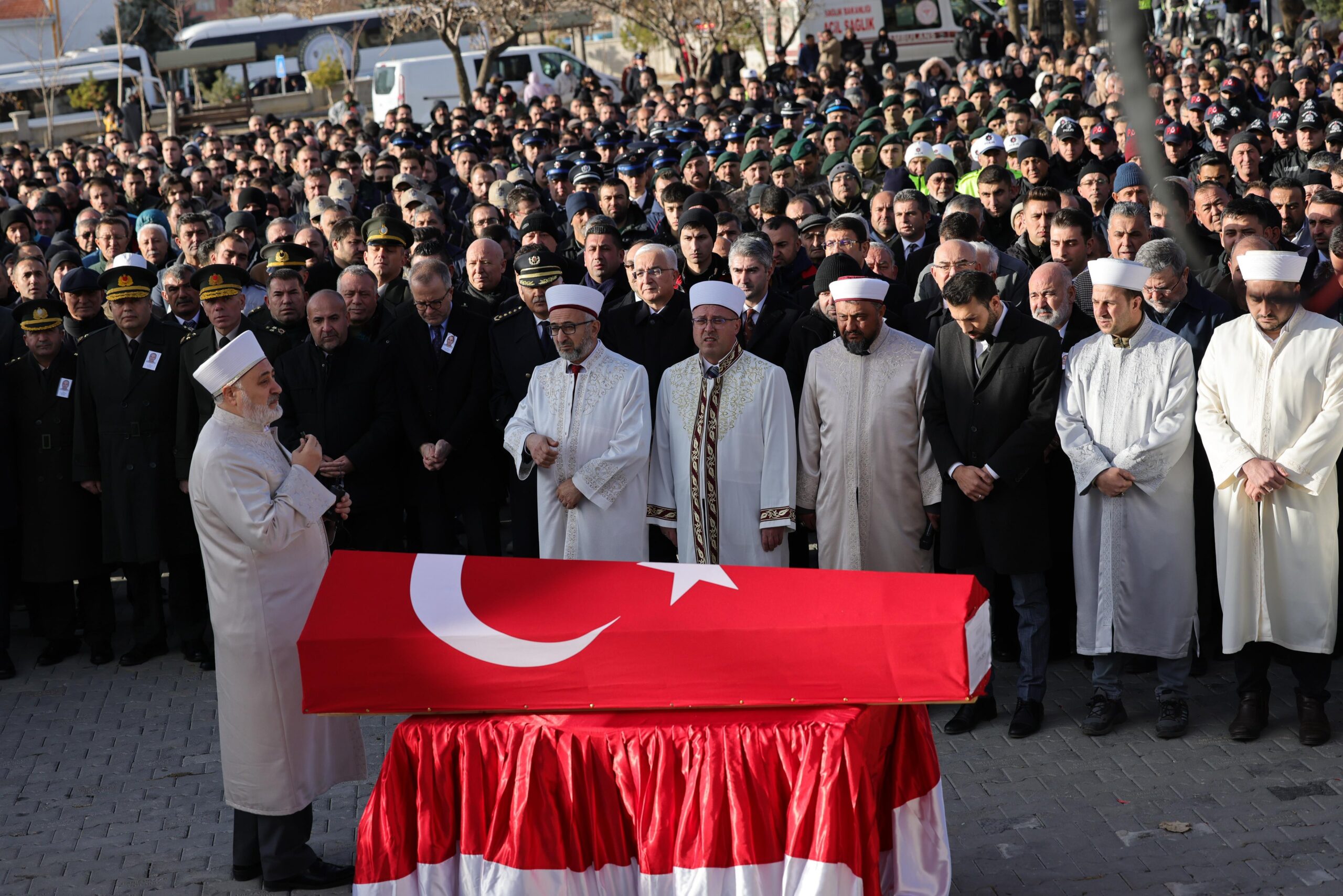 Aksaray Valisi Kumbuzoğlu, Şehit Koçyiğit’in cenazesine katıldı