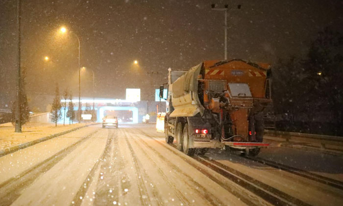 Aksaray’da kar mesaisi: Belediye teyakkuzda