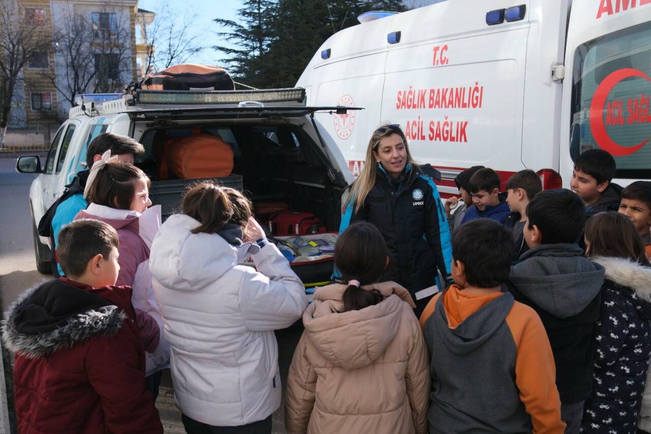 Aksaray’da miniklere acil müdahale eğitimi