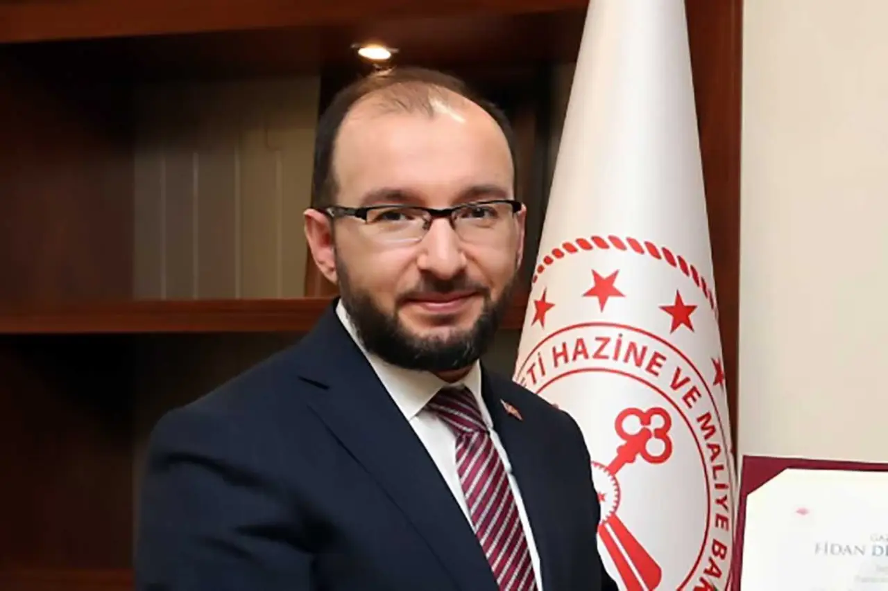 Yunus Elitaş Kimdir?