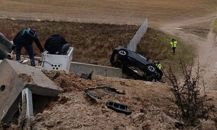 Aksaray’da otomobil tarlaya uçtu: 2 yaralı