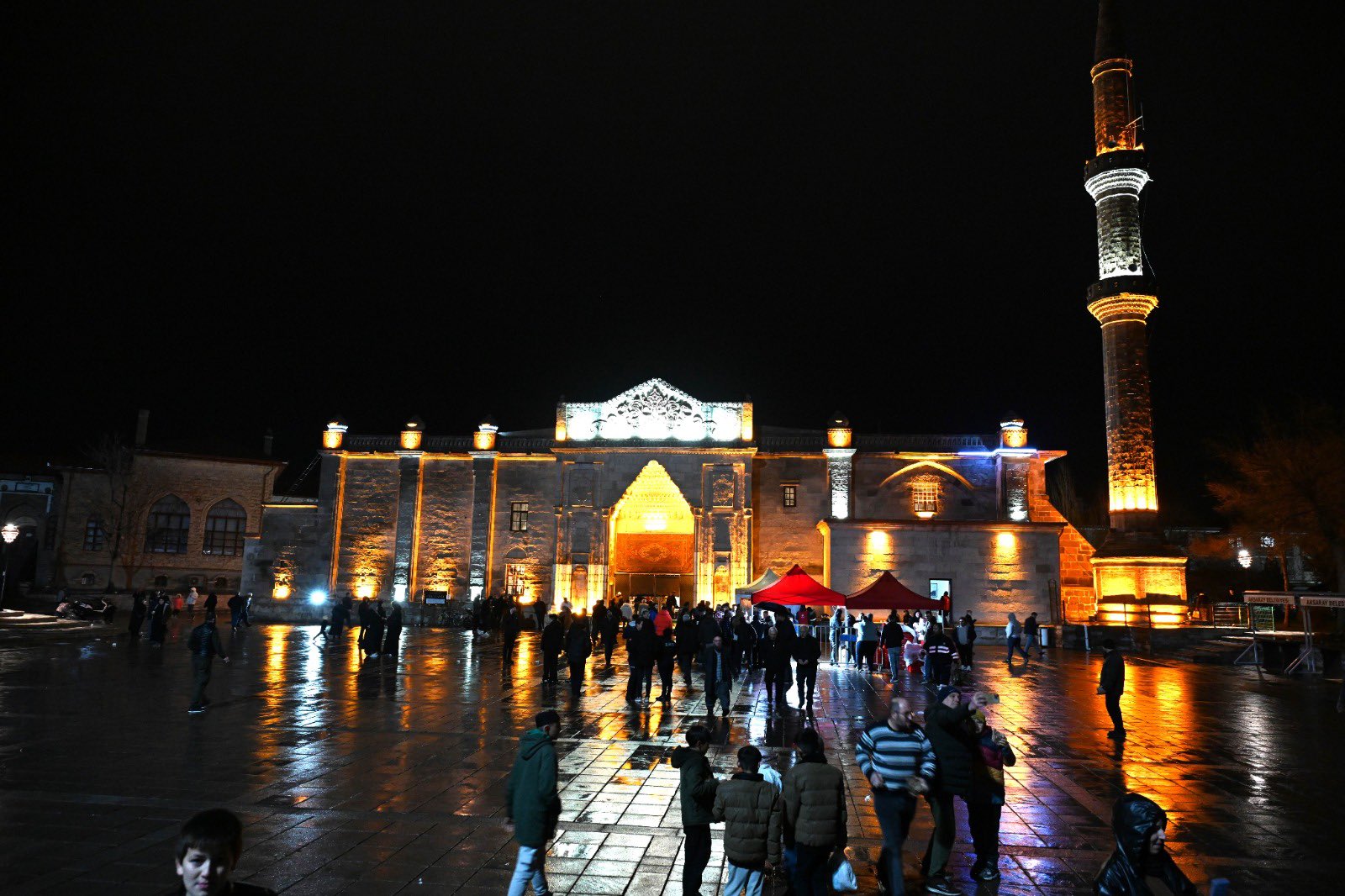 Aksaray’da Berat Kandili, Ulu Camii’nde dualarla idrak edildi