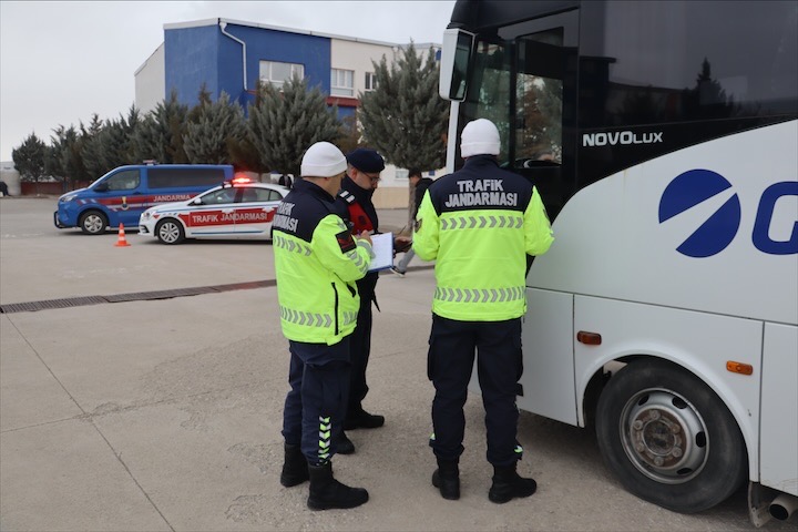Aksaray’da okul servislerine jandarmadan sıkı denetim