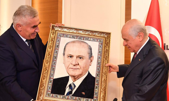 “Ölene kadar liderimin emrindeyim” diyerek istifa etti!