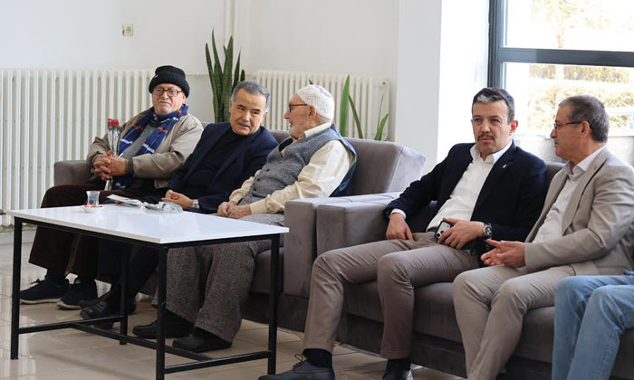 AK Parti teşkilatından huzurevi ziyareti