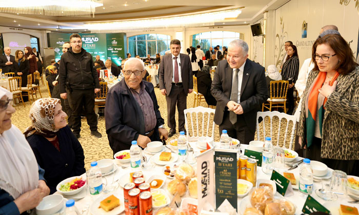 Vali Duru, huzurevi sakinleriyle iftar sofrasında buluştu