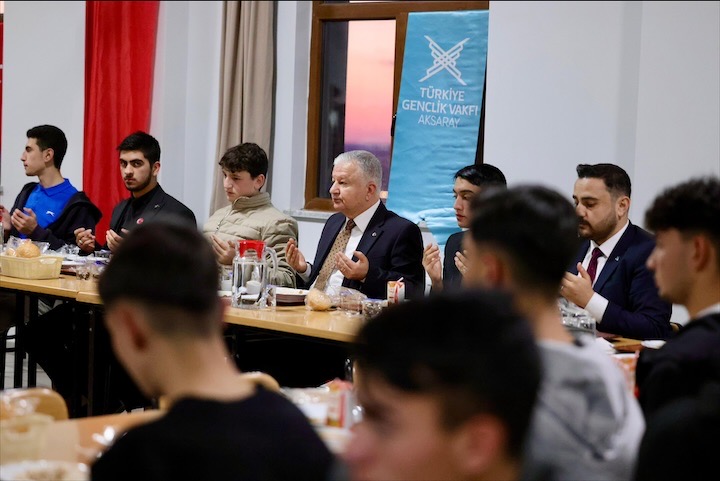 Vali Murat Duru, İmam Hatip Lisesi öğrencileriyle buluştu