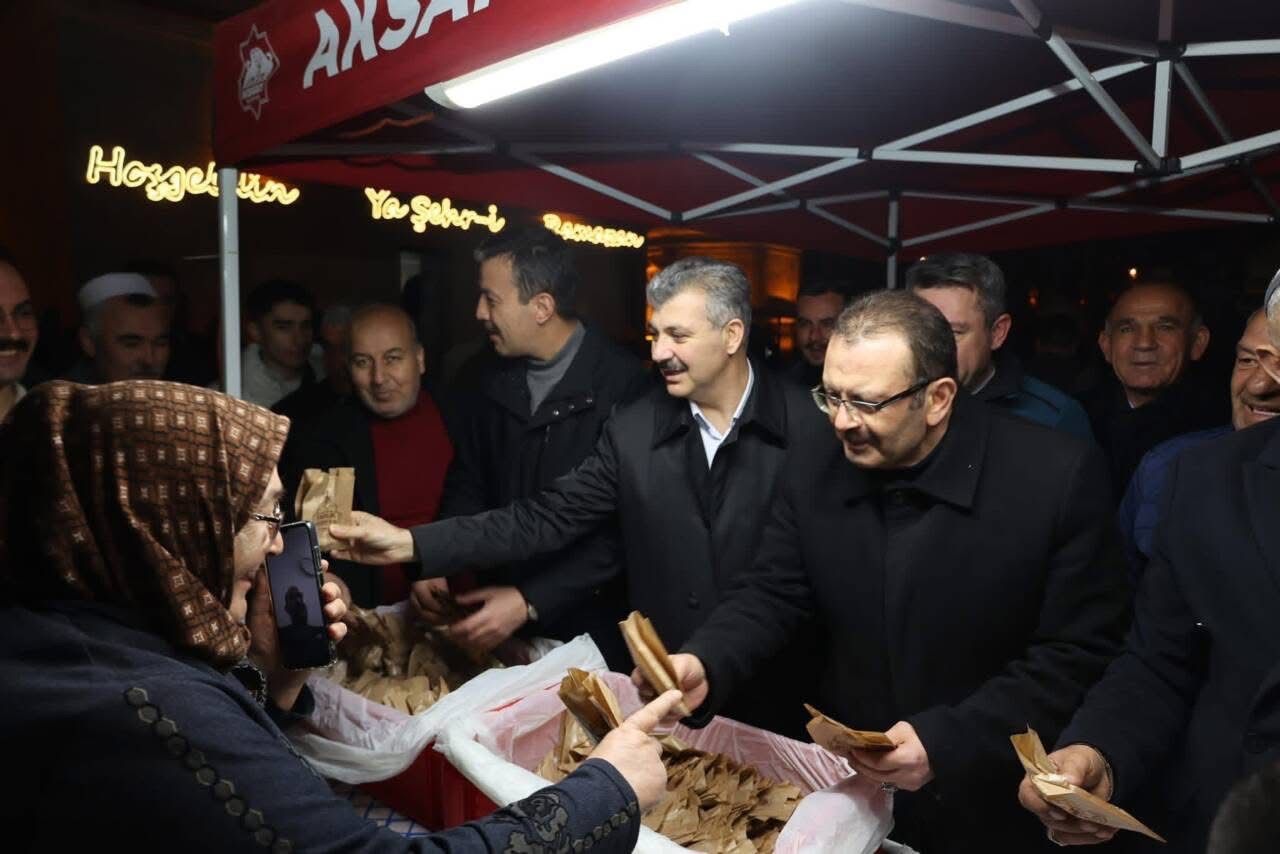Aksaray’da Kadir Gecesi yoğunluğu: Ulu Cami’de dualar yükseldi