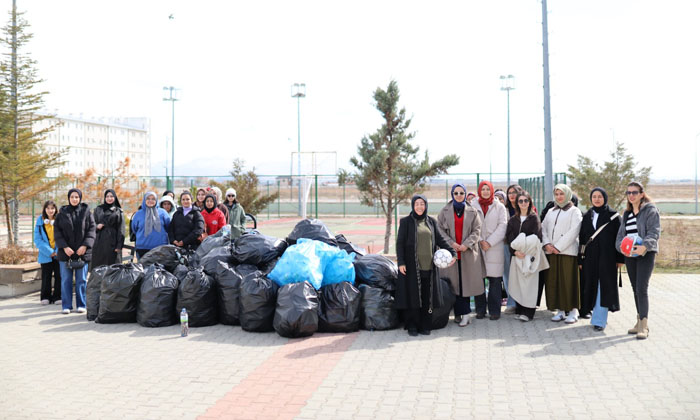 Üniversite öğrencilerinden sıfır atık projesine anlamlı destek