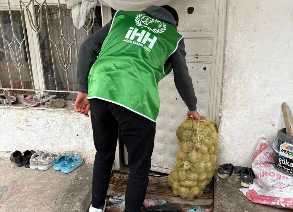 Aksaray İHH’dan ihtiyaç sahiplerine 27 tonluk patates desteği