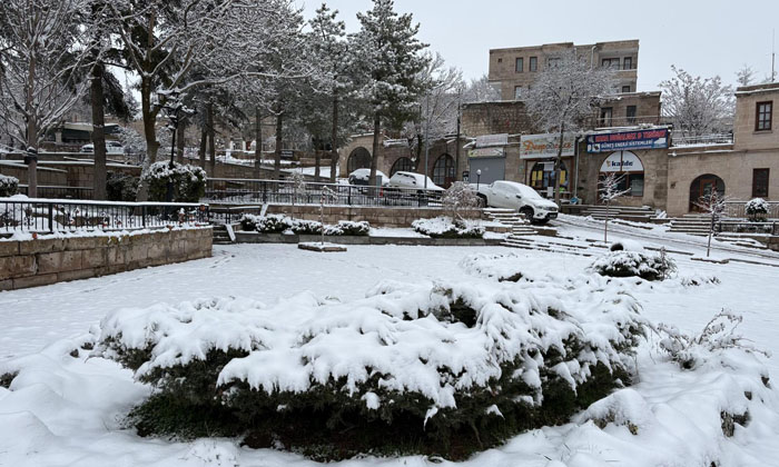 Güzelyurt ilçesi Nisan ayında beyaza büründü