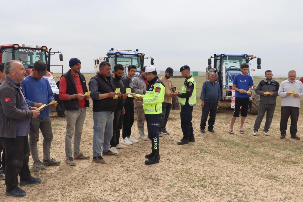 Aksaray’da jandarmadan çiftçilere güvenli trafik eğitimi