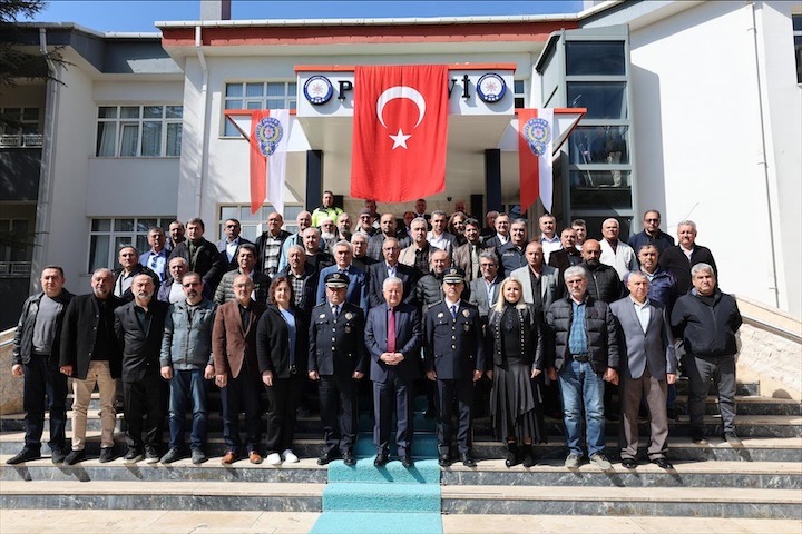 Vali Duru’dan emekli ve görev başındaki polislere Polis Haftası ziyareti