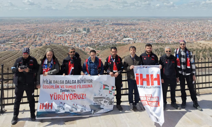 Aksaray İHH Arama Kurtarma ekibinden anlamlı yürüyüş