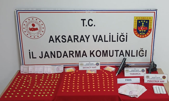 Mersin’den getirdikleri uyuşturucularla Aksaray’da yakalandılar!