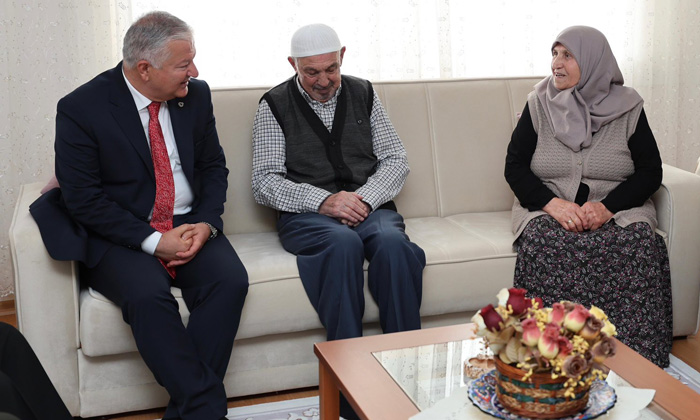 Vali Duru’dan şehit ailesi ve Kore gazisine bayram ziyareti