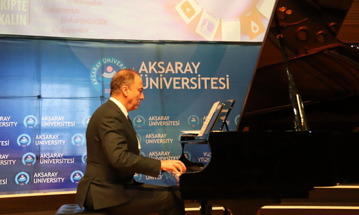 İtalyan müzisyen Angelo Martino ASÜ’de piyano resitali sundu
