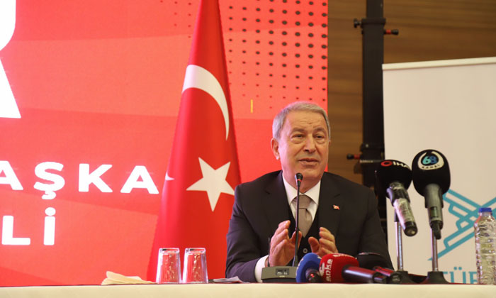 Hulusi Akar Aksaray’da üniversiteli gençlerle bir araya geldi