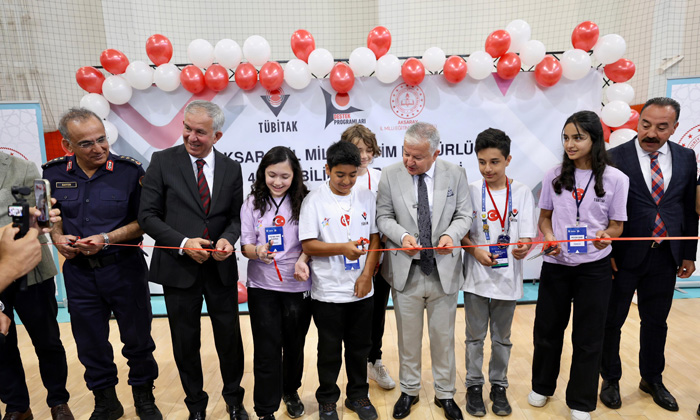 Aksaray’da TÜBİTAK 4006-C Bilim Fuarı başladı