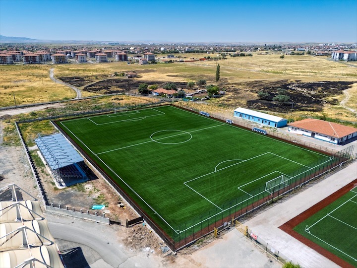 Dağılgan Spor Kompleksi’ne yeni futbol sahası ve tribün