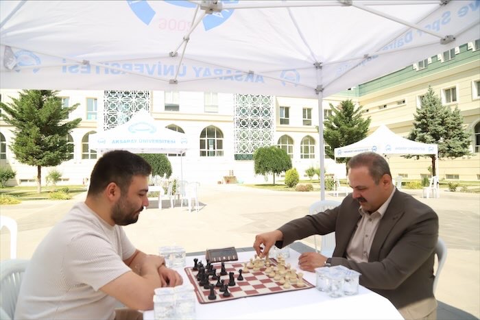 ASÜ’de satranç turnuvasında dereceye girenler ödüllendirildi