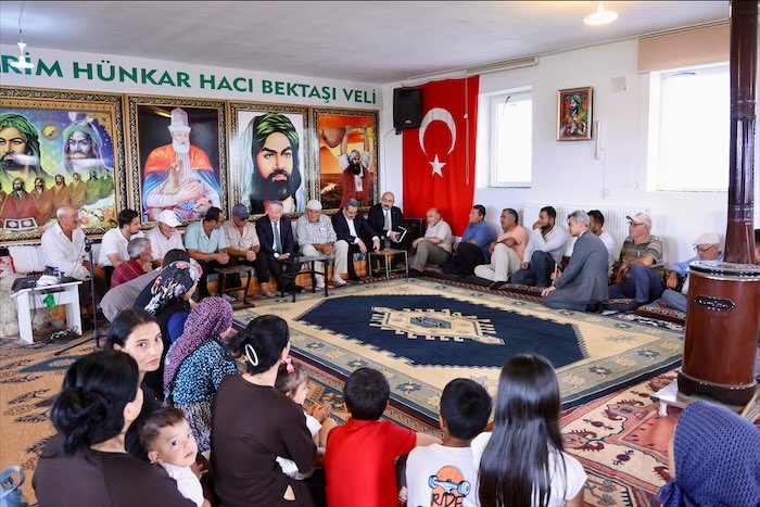 Vali Duru, Çağlayan Köyü Cemevi’nde vatandaşlarla buluştu