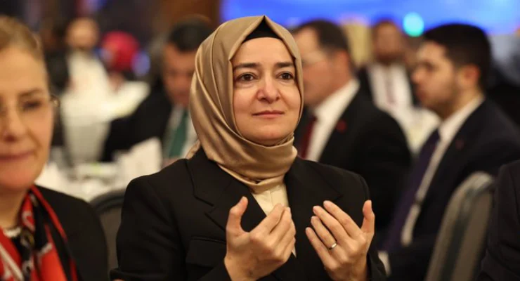 Fatma Betül Sayan Kaya görevlerinden istifa etti