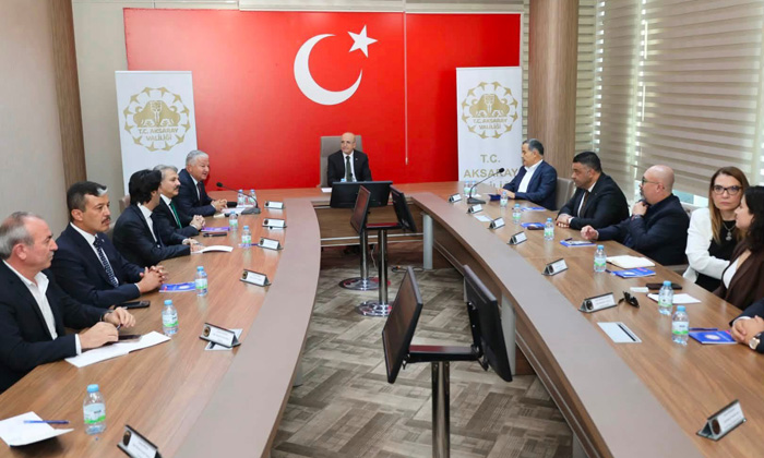 Bakan Şimşek Aksaray’da iş dünyasıyla bir araya geldi