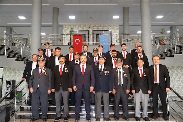 ASÜ Rektörü Arıbaş, Aksaraylı gazilerle bir araya geldi