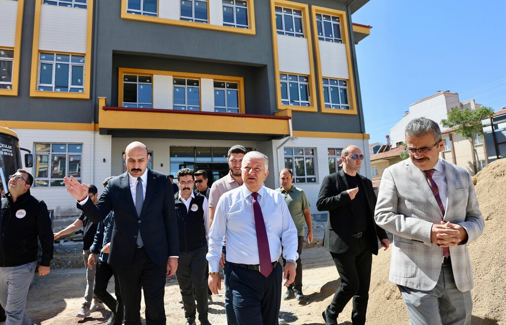 Vali Duru, Aksaray’daki okul inşaatlarını inceledi