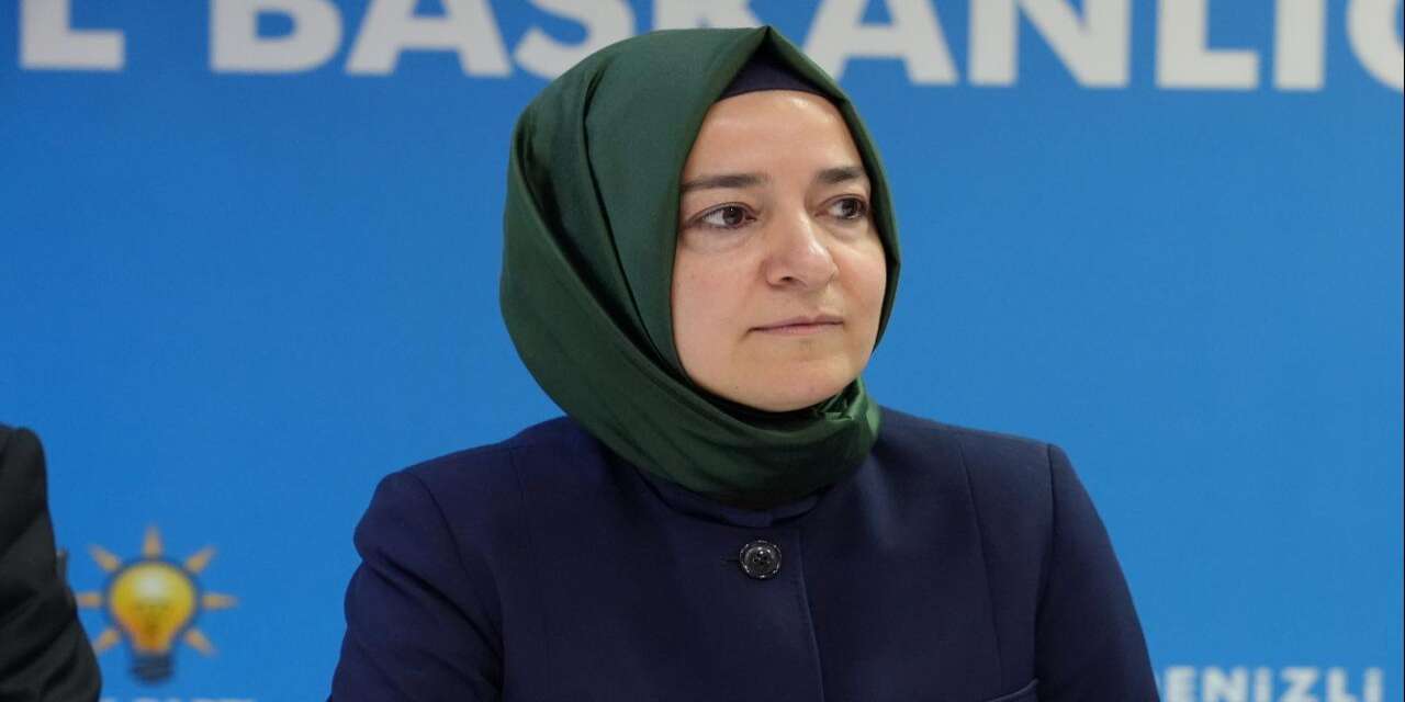 Fatma Betül Sayan Kaya AK Parti’den ihraç edildi!