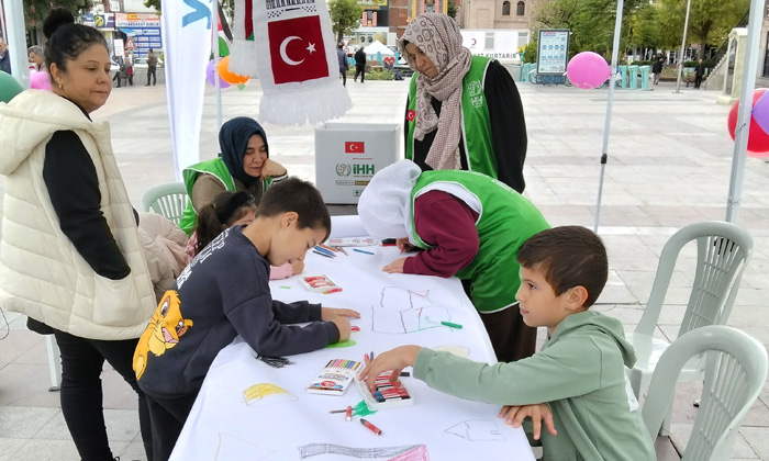 Aksaray’da “Filistinli Çocuklar İçin Çiz” etkinliği düzenlendi
