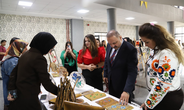 ASÜ’de Anadolu’nun Renkleri, Cumhuriyetin İzleri sergisi açıldı