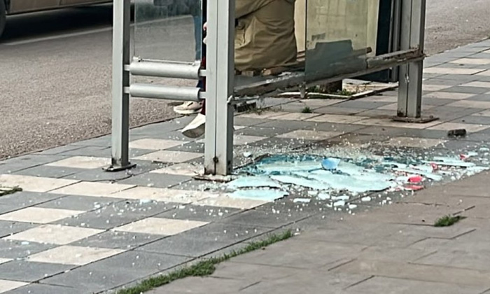 Aksaray’da bir hafta içinde ikinci otobüs durağı tahrip edildi